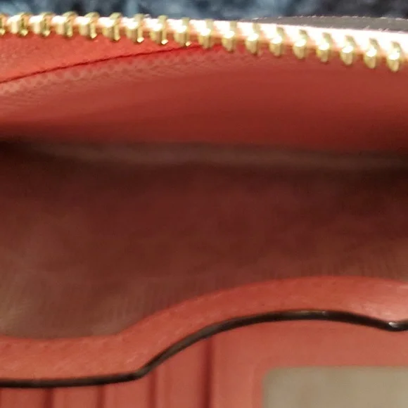 Michael Kors EUC Peach Wallet - Picture 7 of 7